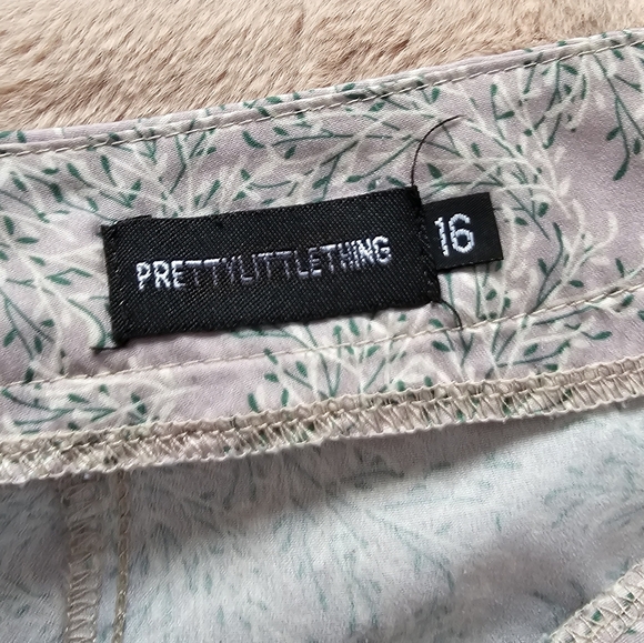 Pretty little thing Size 16 Floral Print mini Skirt - Picture 2 of 4